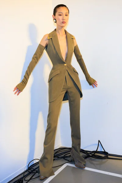 Look 3
